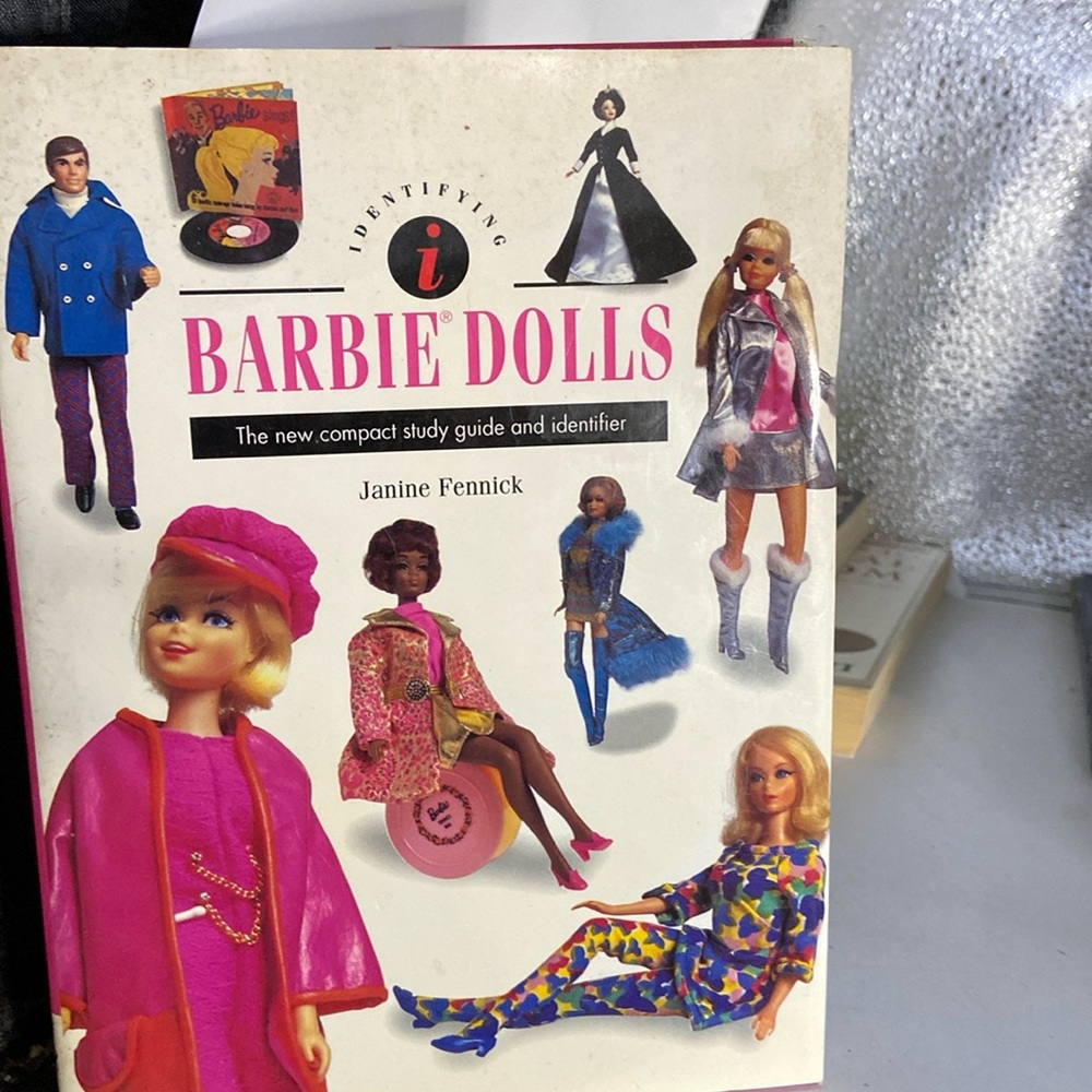 Identifying Barbie Dolls by Janine Fennick 1998  old but never in new condition